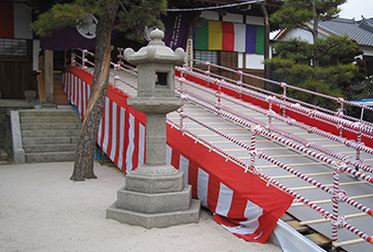 隣松寺稚児行列